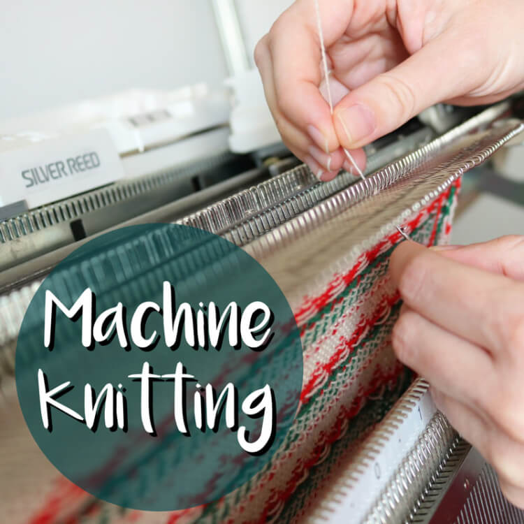 DIY hand-cranked automatic sweater knitting machine, knitting